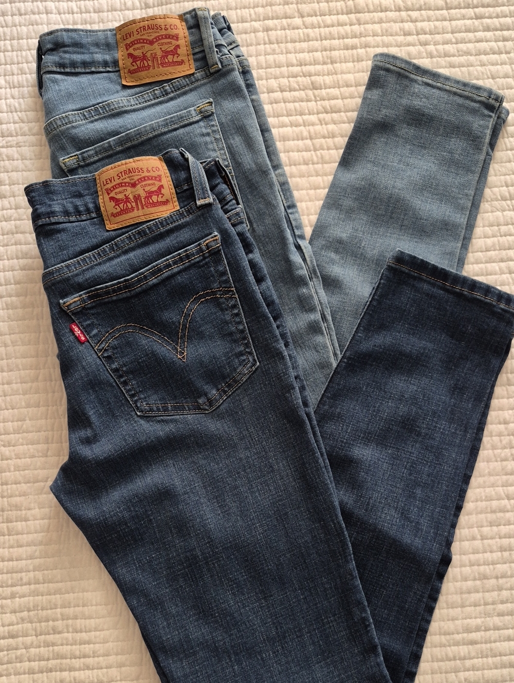 Levi's Women's Skinny Jeans in Dark and Light Blue Denim. Lot of 2